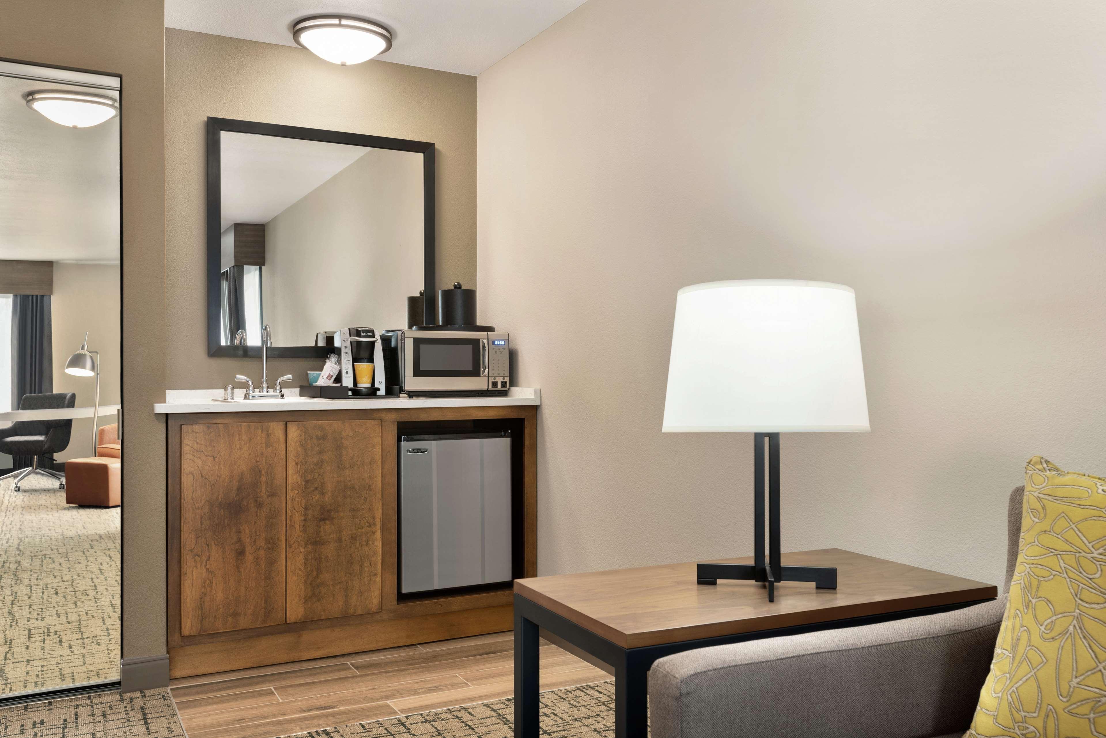 Hilton Garden Inn Dubuque Downtown Exterior photo