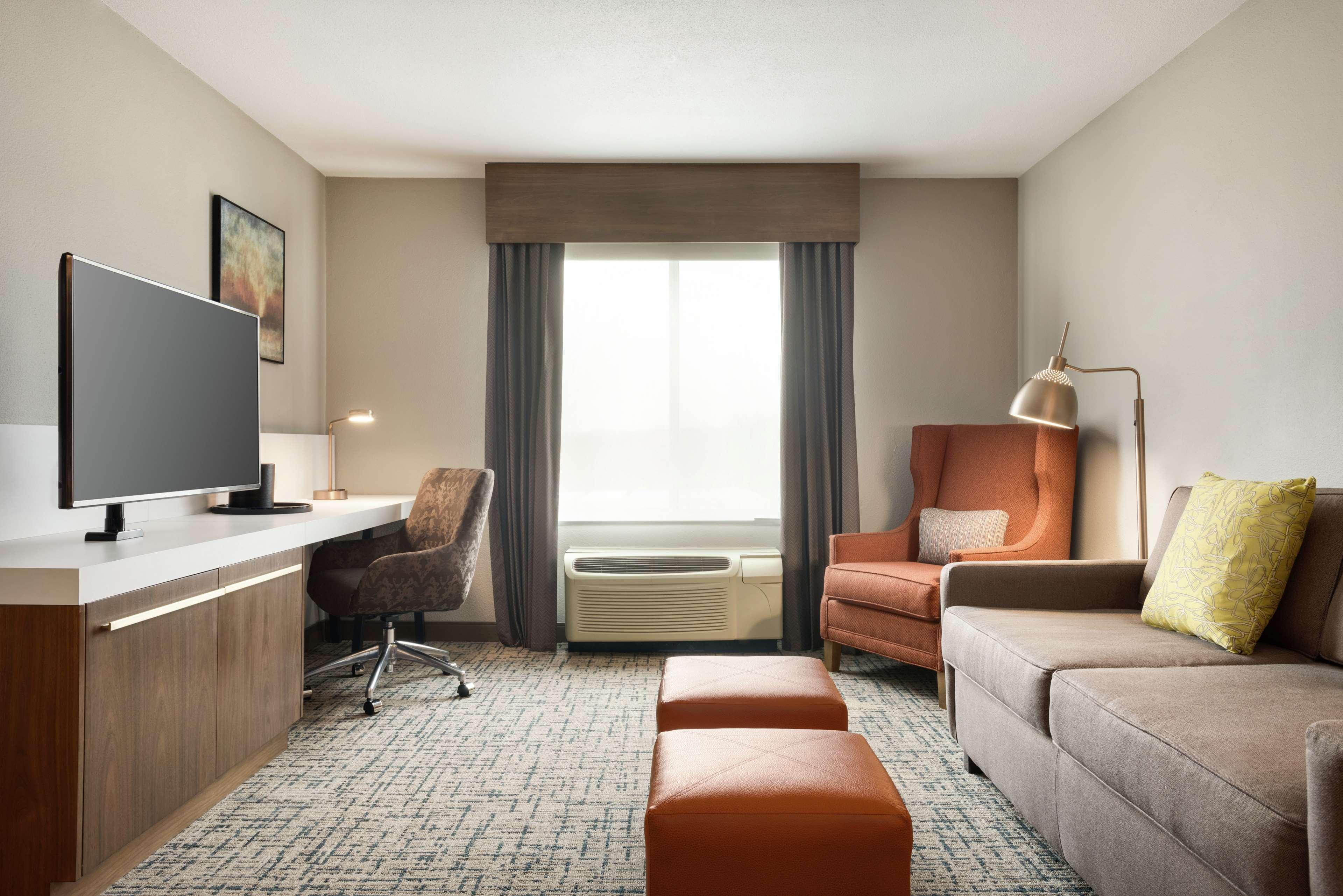 Hilton Garden Inn Dubuque Downtown Exterior photo