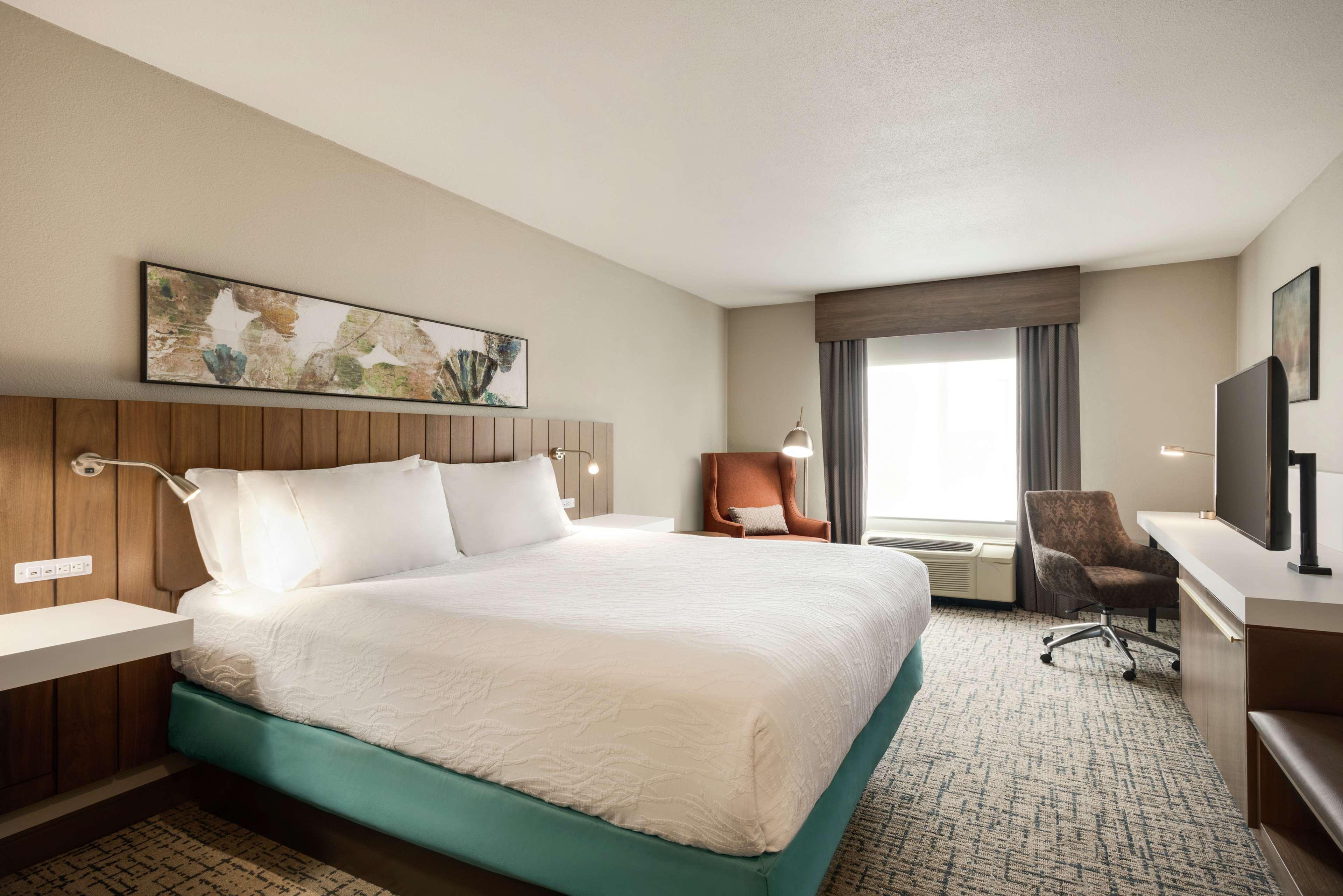Hilton Garden Inn Dubuque Downtown Exterior photo