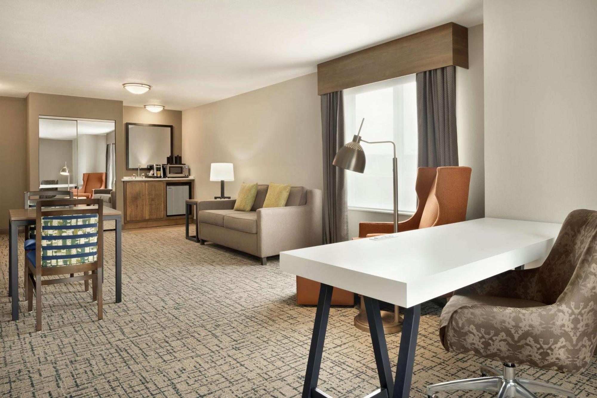 Hilton Garden Inn Dubuque Downtown Exterior photo